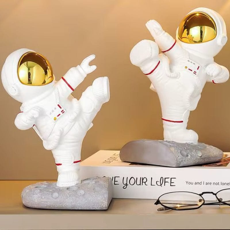 Serre Livre Figurine