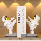 Serre Livre Figurine