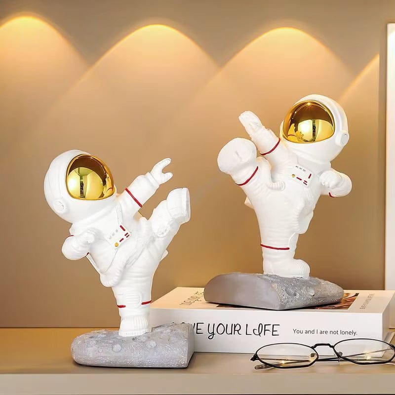 Serre Livre Figurine