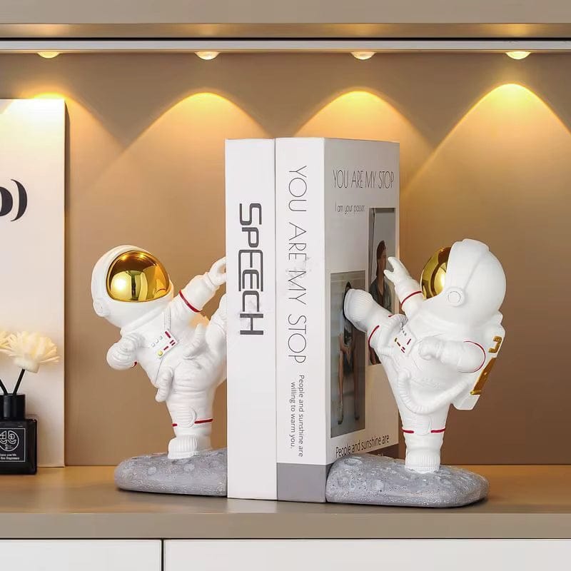 Serre Livre Figurine