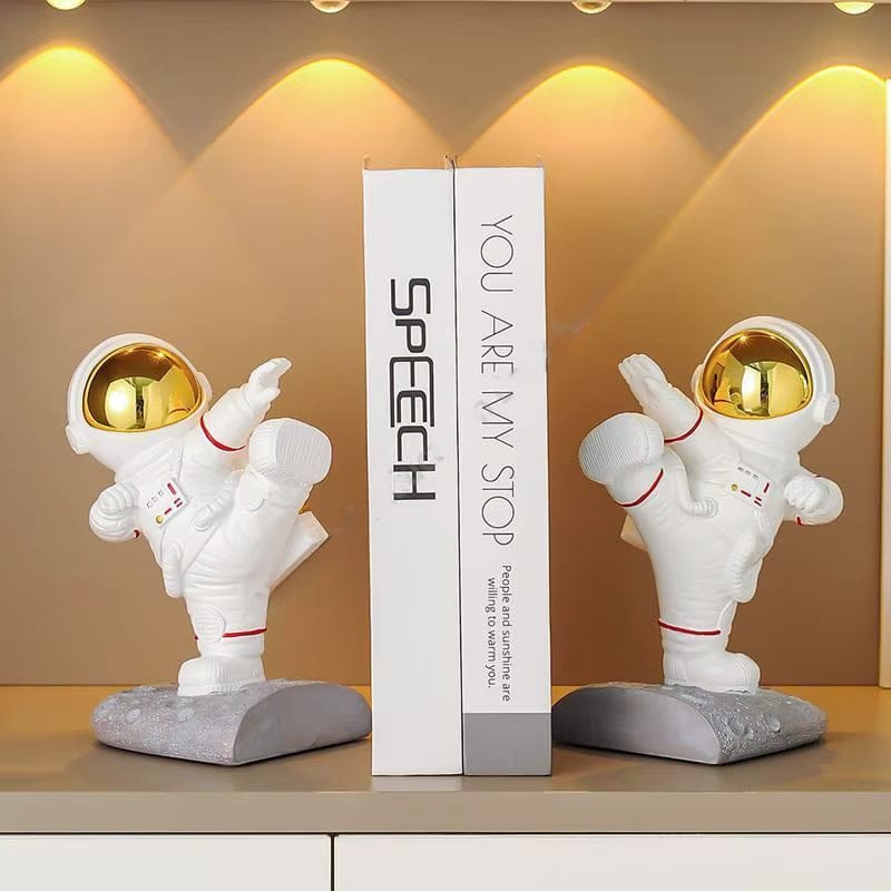 Serre Livre Figurine