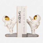 Serre Livre Figurine